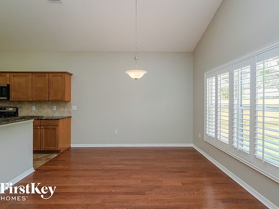 4th image of 12331 Glenfield Ave