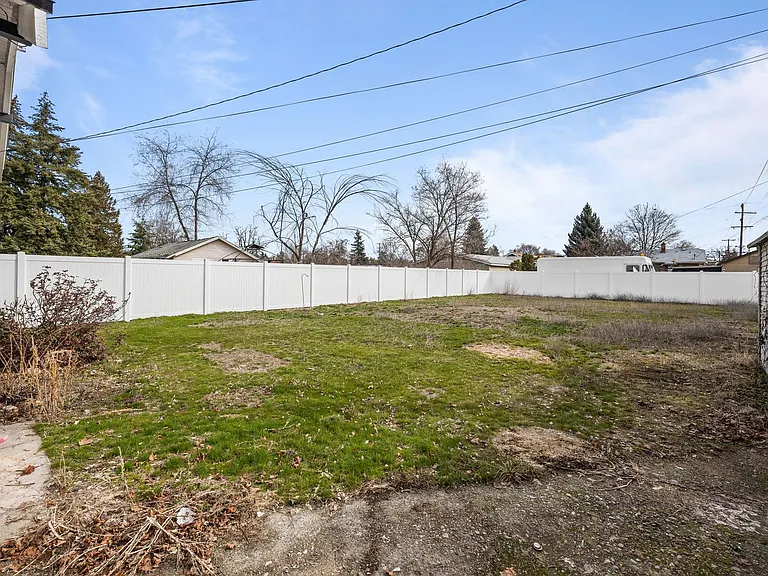 2618 N Ash St — Photo 22