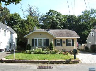 511 Colonial Rd, Franklin Lakes, NJ 07417