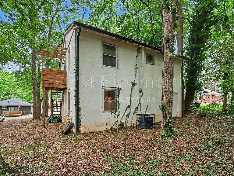 2496 Lester St #A — Photo 14