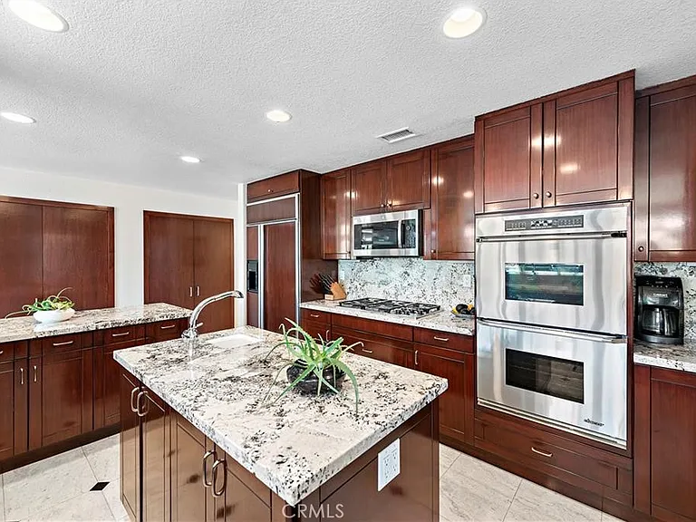 25606 Stratford Pl — Photo 32