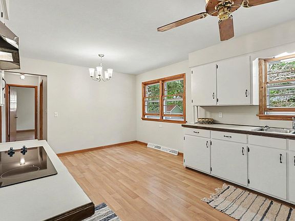 4th image of 615 Fall St