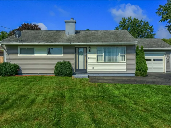 8 Lower Idlewild Dr, New Castle, PA 16101