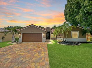 382 SW 200th Ter, Pembroke Pines, FL 33029