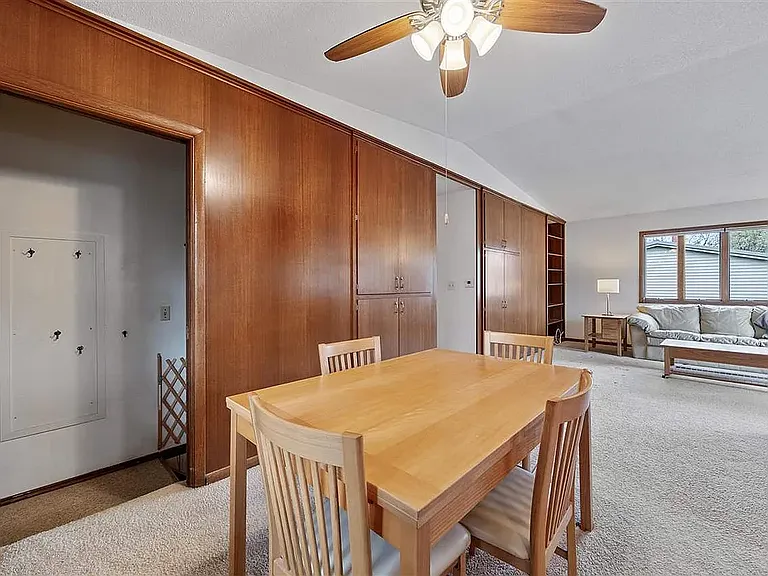 1419 Tracy Ln — Photo 4