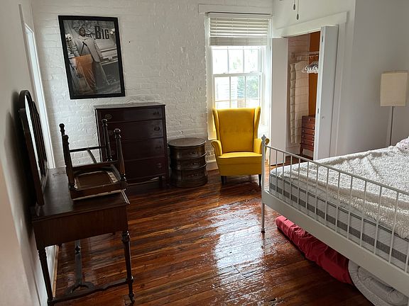 4th image of 407 S Cherry St APT 201
