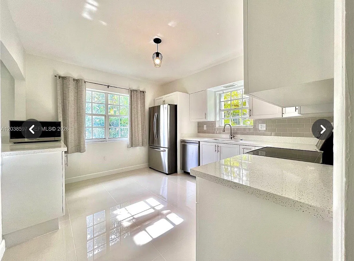 3 bed, 2.0 bath, 1710 sqft, $6,000 — Photo 3