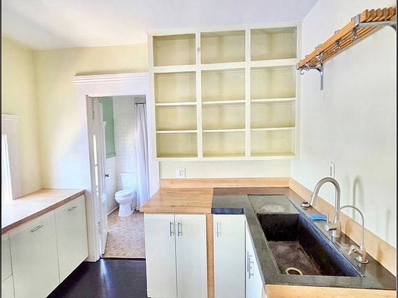 4th image of 123 Elmwood Ave APT 3