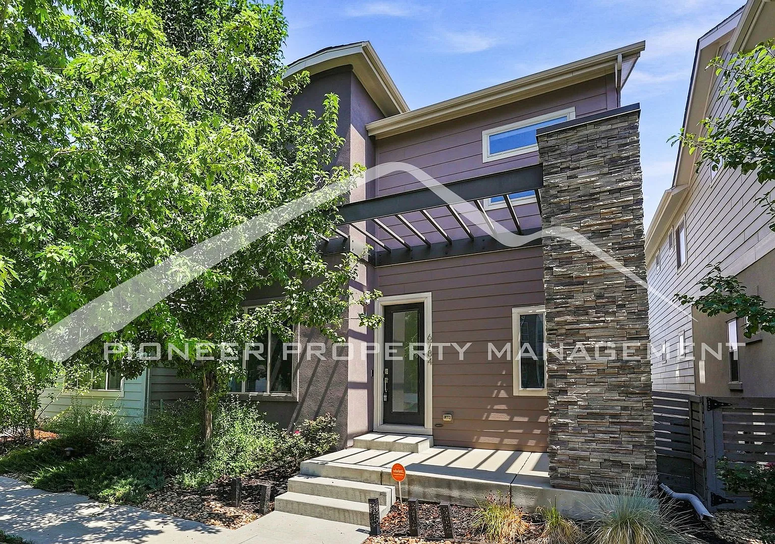Gorgeous Home with Central AC and Washer/Dryer — Photo 1
