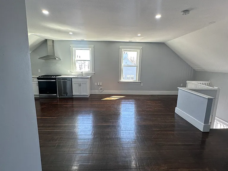16 Spring St #3 — Photo 10