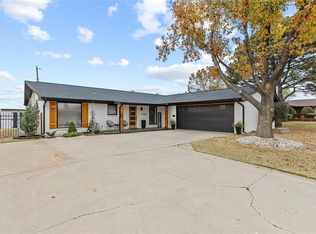1204 Camelot Dr, Clinton, OK 73601
