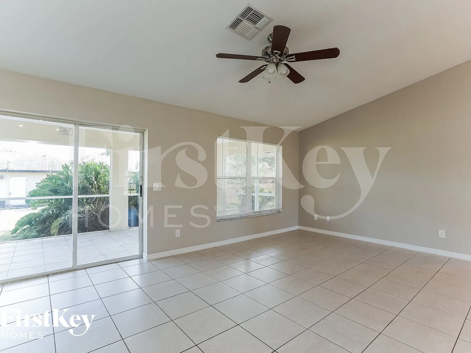 3 bed, 2.0 bath, 1296 sqft, $2,400 — Photo 2