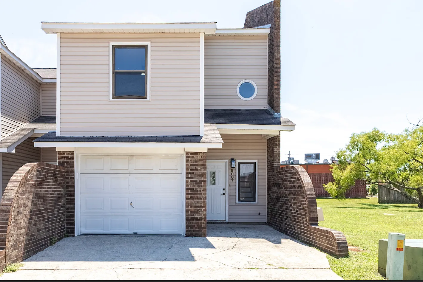 2 bed, 2.5 bath, 1442 sqft, $1,625 — Photo 1