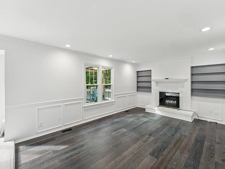8403 Silverdale Ct — Photo 9
