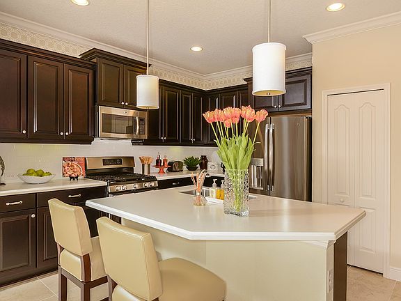 4th image of 372 Casalino Dr