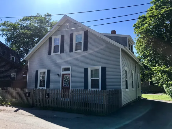3 Johnson Ct #B, Newport, RI 02840