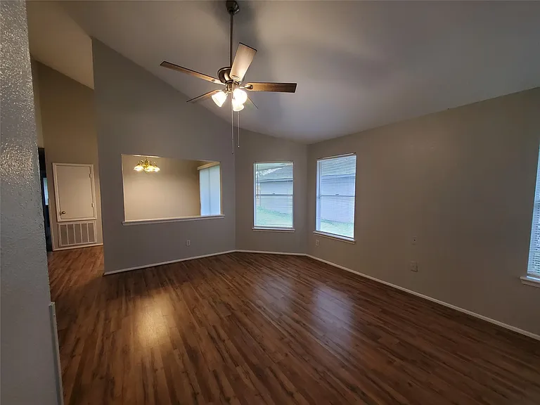 3130 Forestbrook Dr — Photo 9