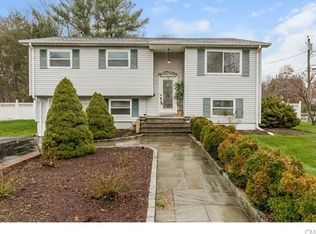 18 Fairweather Dr, Norwalk, CT 06851