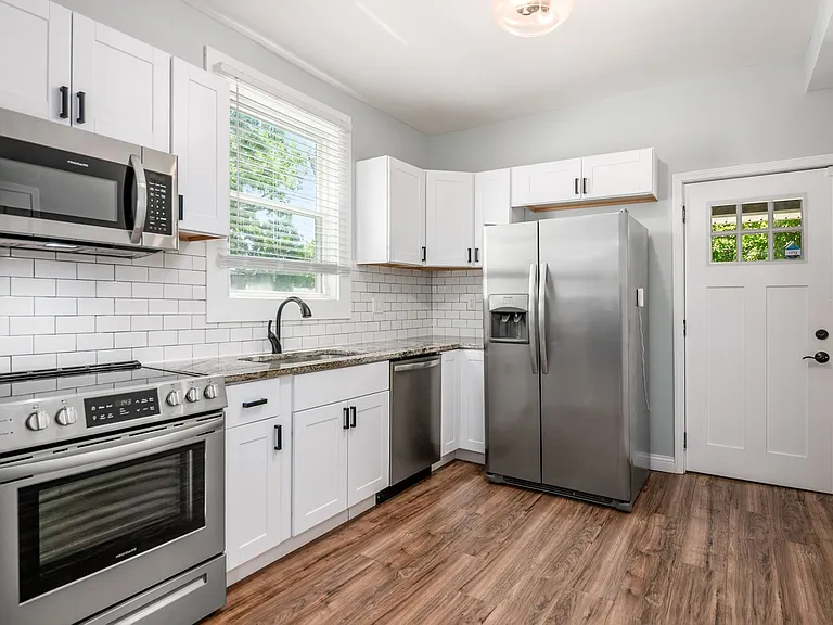 997 Oakwood Ave — Photo 9