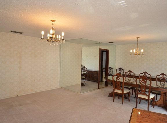 3rd image of 34 Las Villas Ave