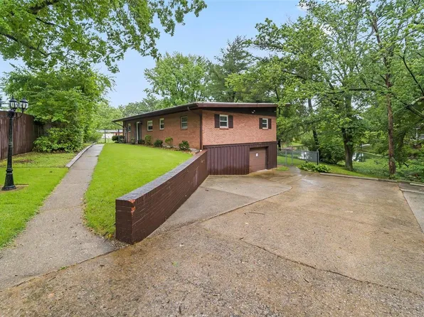 3836 Tanbark Dr, Swansea, IL 62226