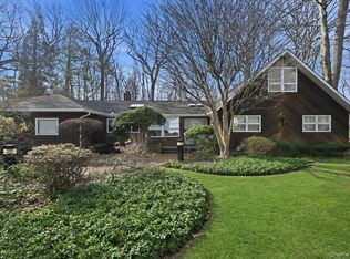 85 Hickory Drive, East Hills, NY 11576