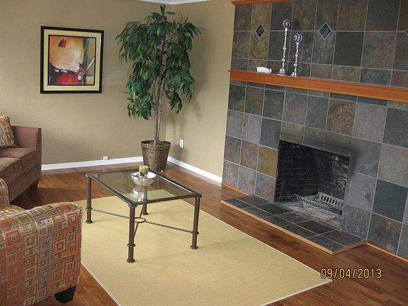 Living room w/fireplace