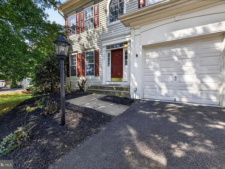 9036 Woodpecker Ct — Photo 3