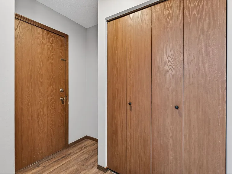 Woodhue Apartments — Photo 33