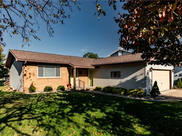 4305 Sandalwood Pl, Vienna, WV 26105