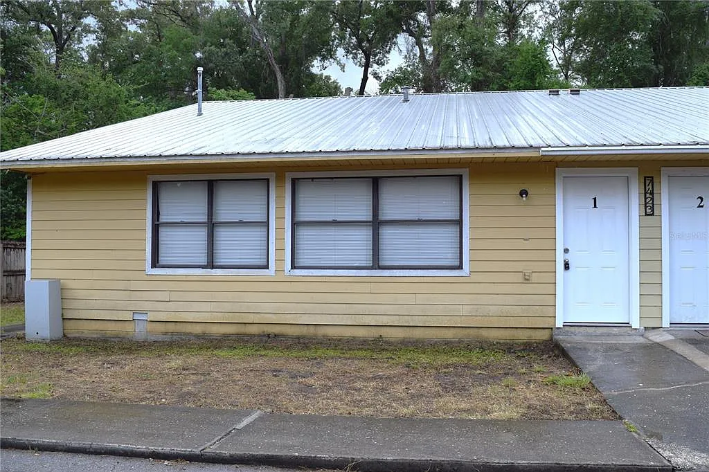 2 bed, 1.0 bath, 3294 sqft, $1,200 — Photo 1