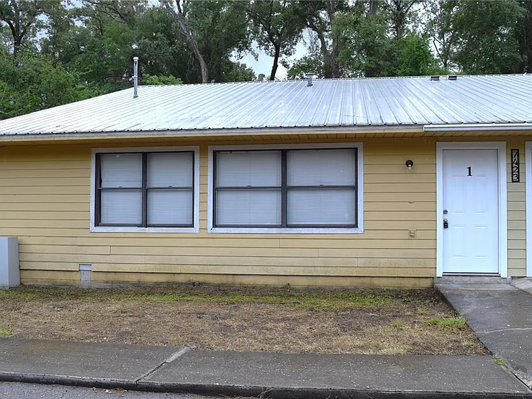 7423 SW 42nd Pl — Photo 1