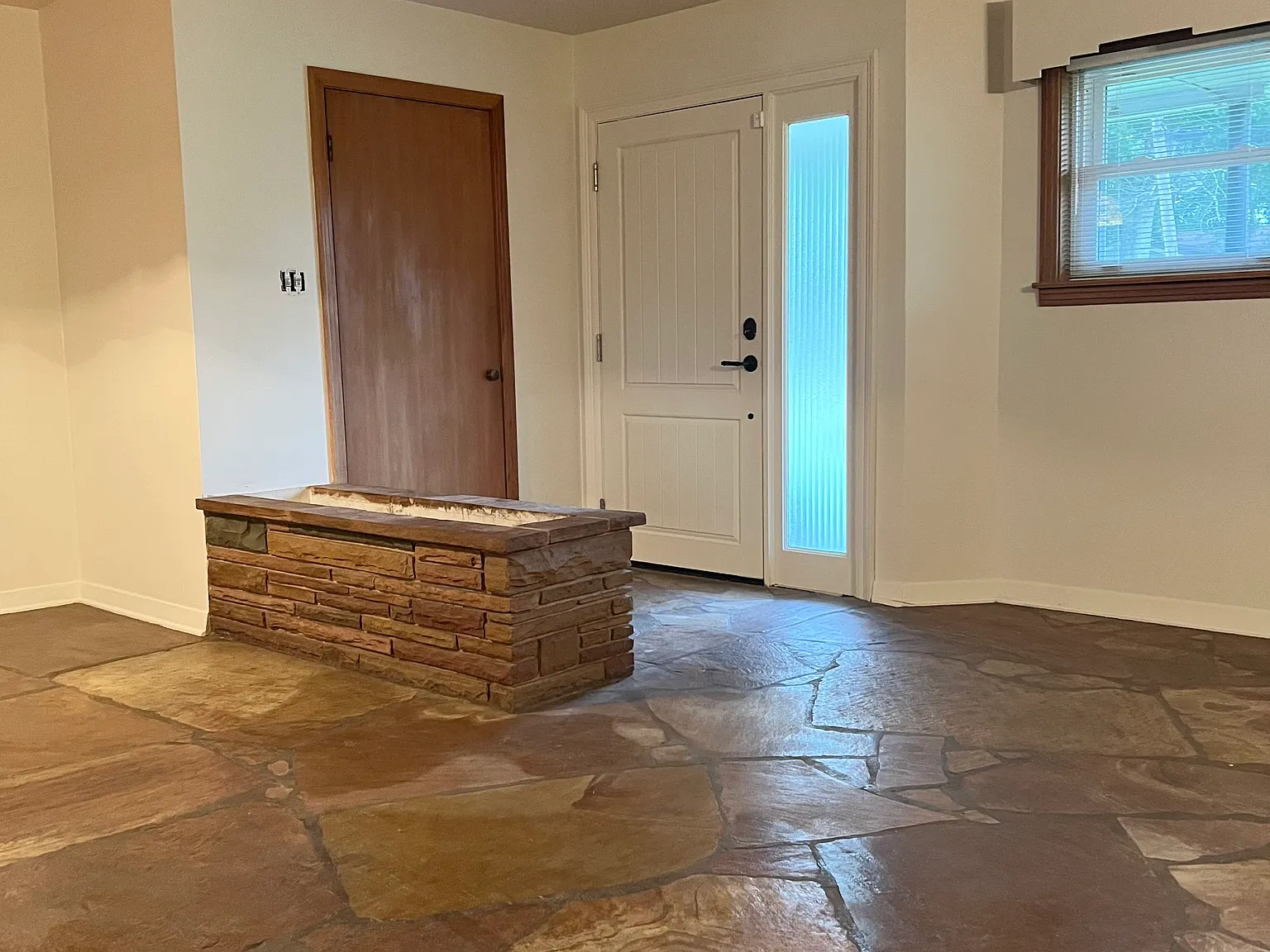 3 bed, 1789 sqft, $2,000 — Photo 4
