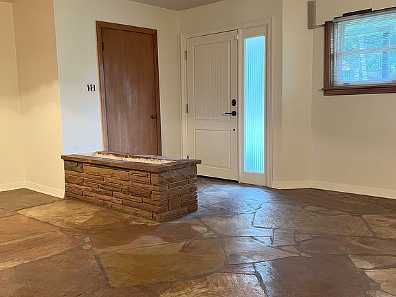 4th image of 3105 Charles Ave