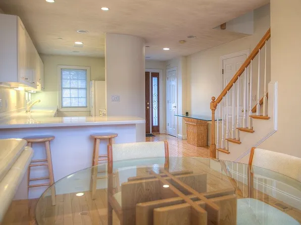 410 Salem St APT 304, Wakefield, MA 01880