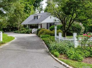 31 Richards Rd, Port Washington, NY 11050