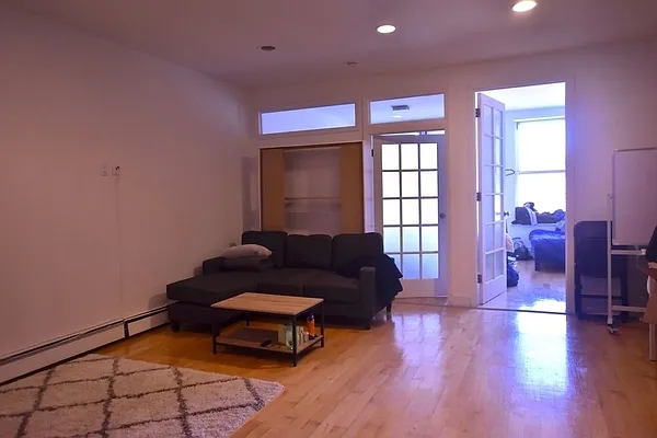 Rented by REAL New York | media 12