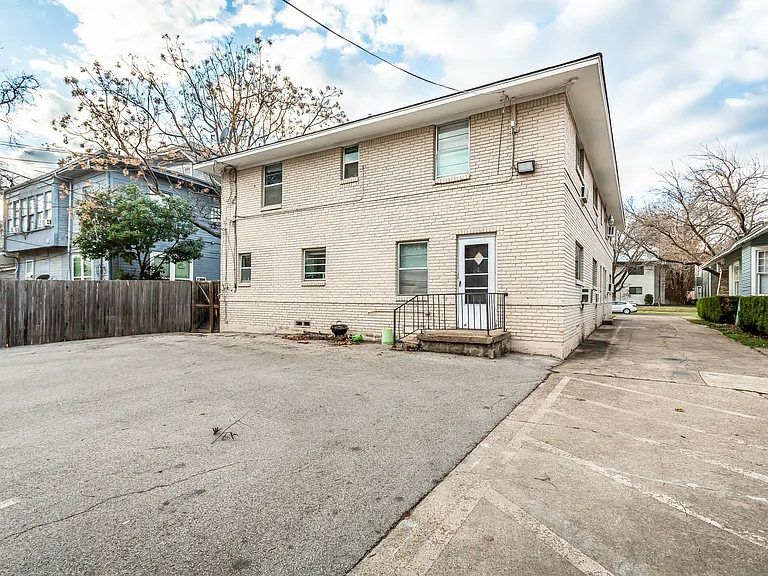 4916 Worth St #1 — Photo 24