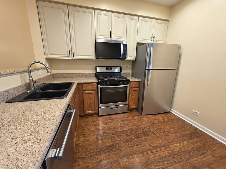 3045 Kentshire Cir — Photo 4