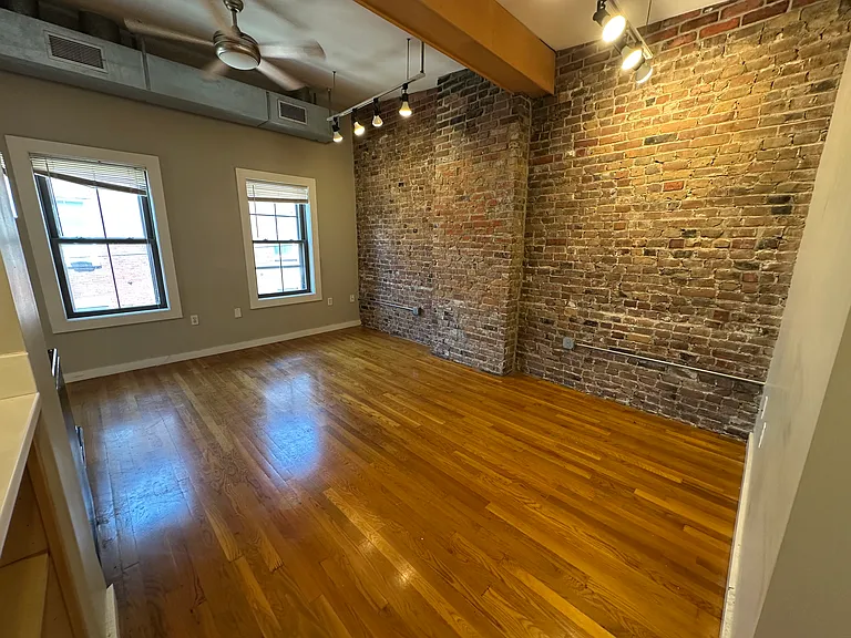 8 Pembroke St #3 — Photo 1