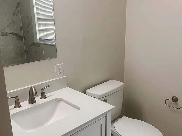 304 N 25th Ave — Photo 5