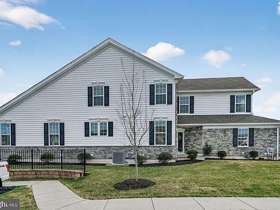 4th image of 727 Friendship Hill Dr