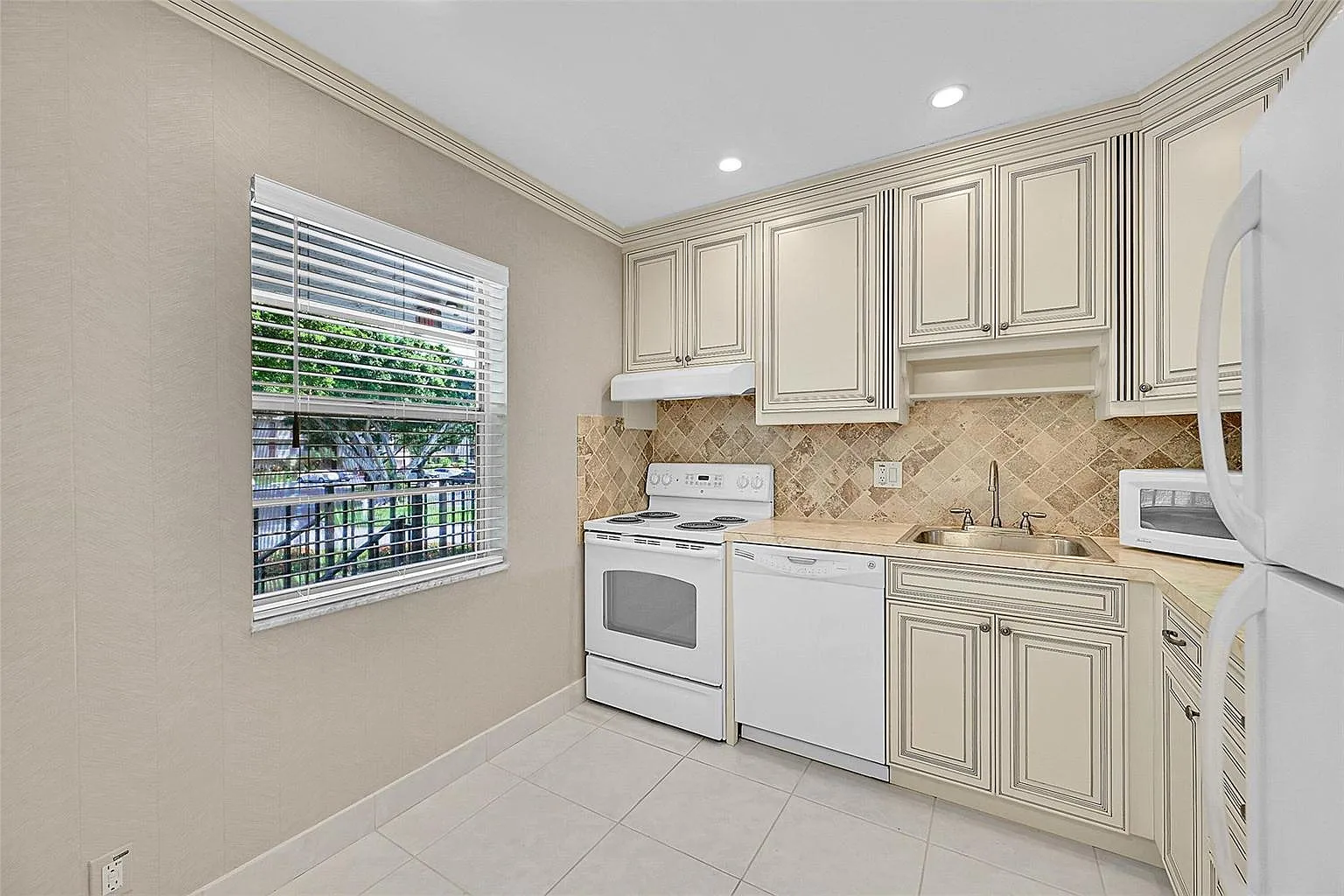 2 bed, 2.0 bath, 925 sqft, $1,800 — Photo 4
