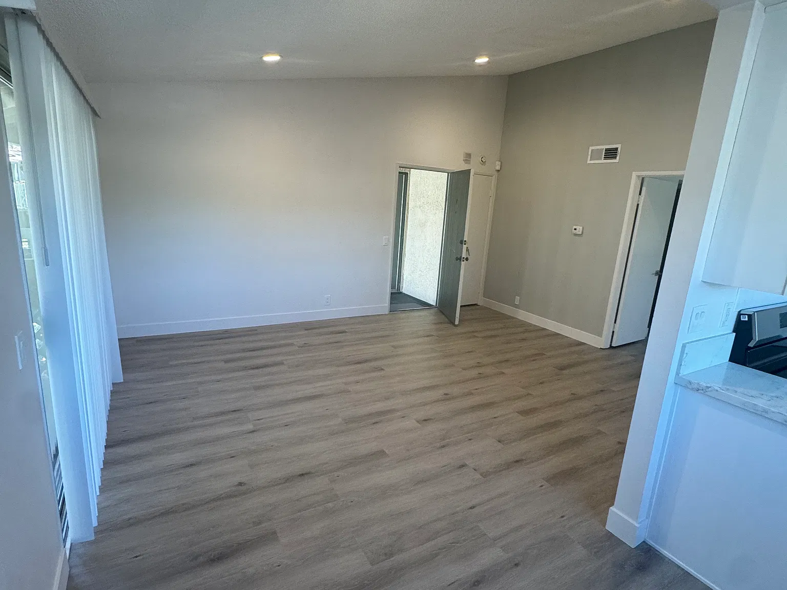 1 bed, 685 sqft, $2,425 — Photo 1