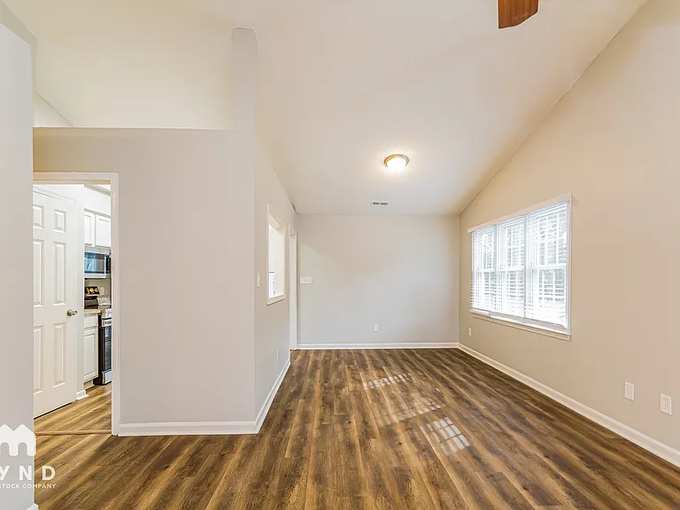 409 Crosspine Dr — Photo 5