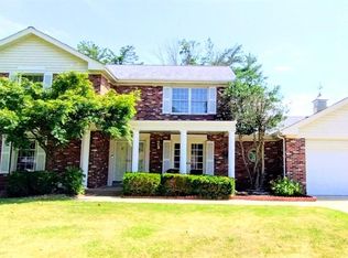 16054 Hunters Way Dr, Chesterfield, MO 63017