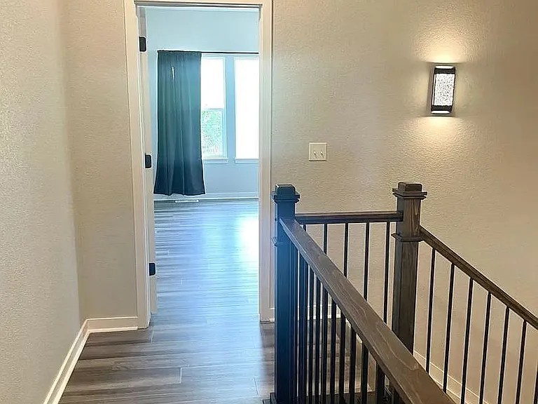 2828 Straus Ln — Photo 3