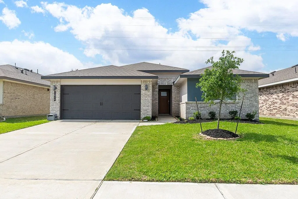 4 bed, 1750 sqft, $2,200 — Photo 1