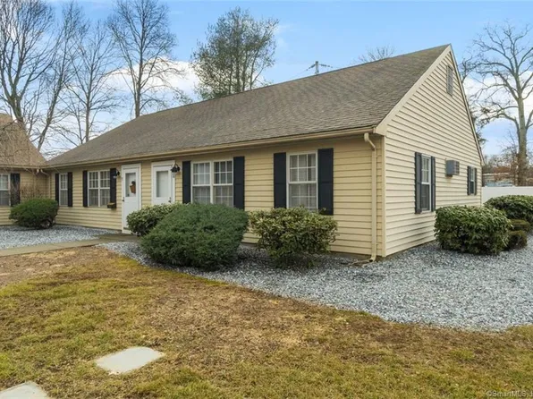 18 Plymouth Court #18, Clinton, CT 06413