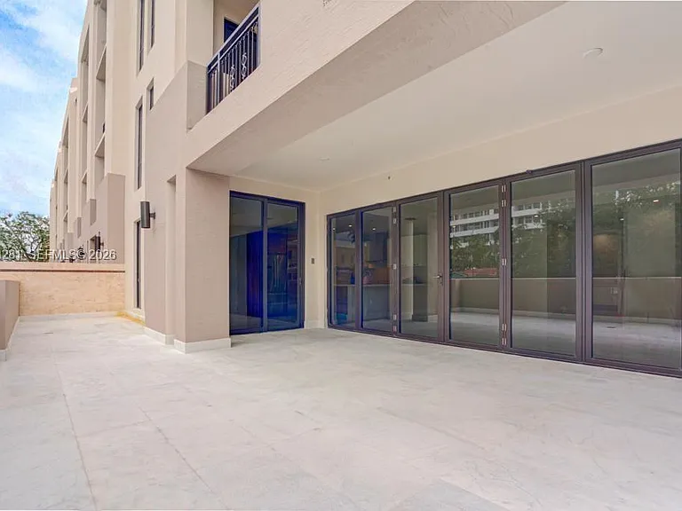 718 Valencia Ave #202 — Photo 16